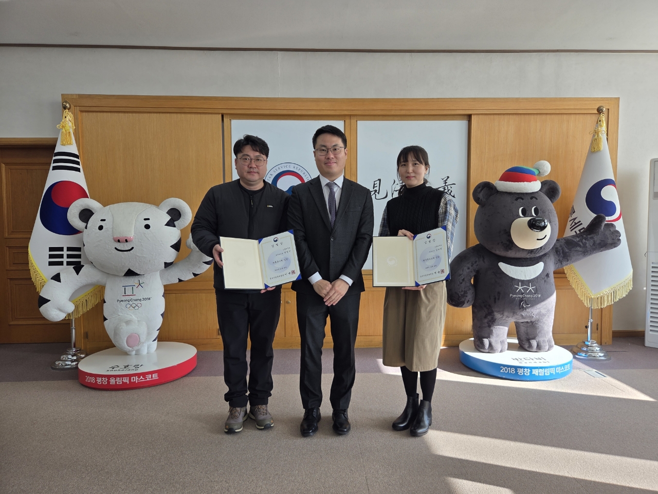 승진임용 직원의 임명장 수여식