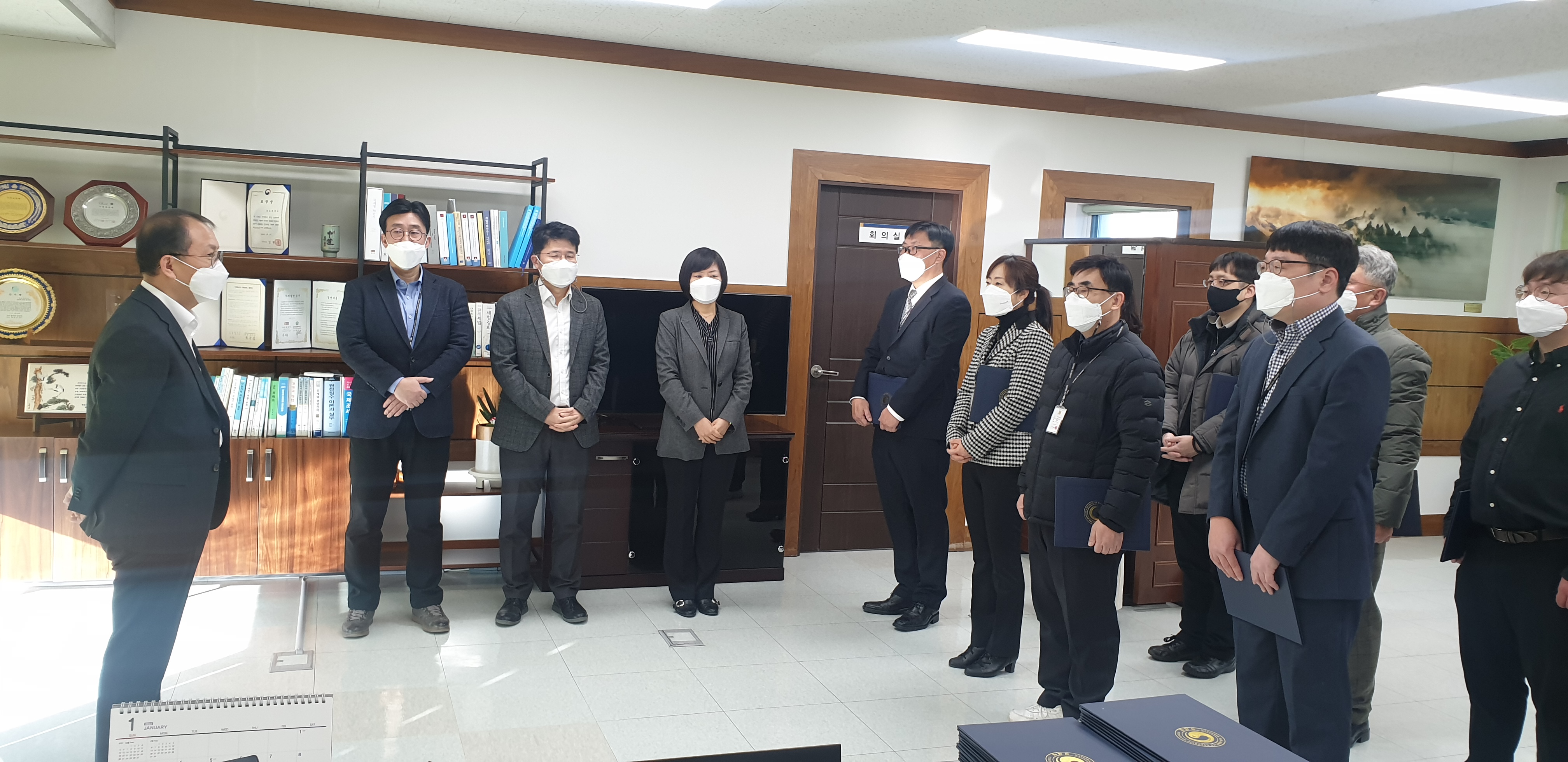 전입직원 인사발령통지서 수여.jpg