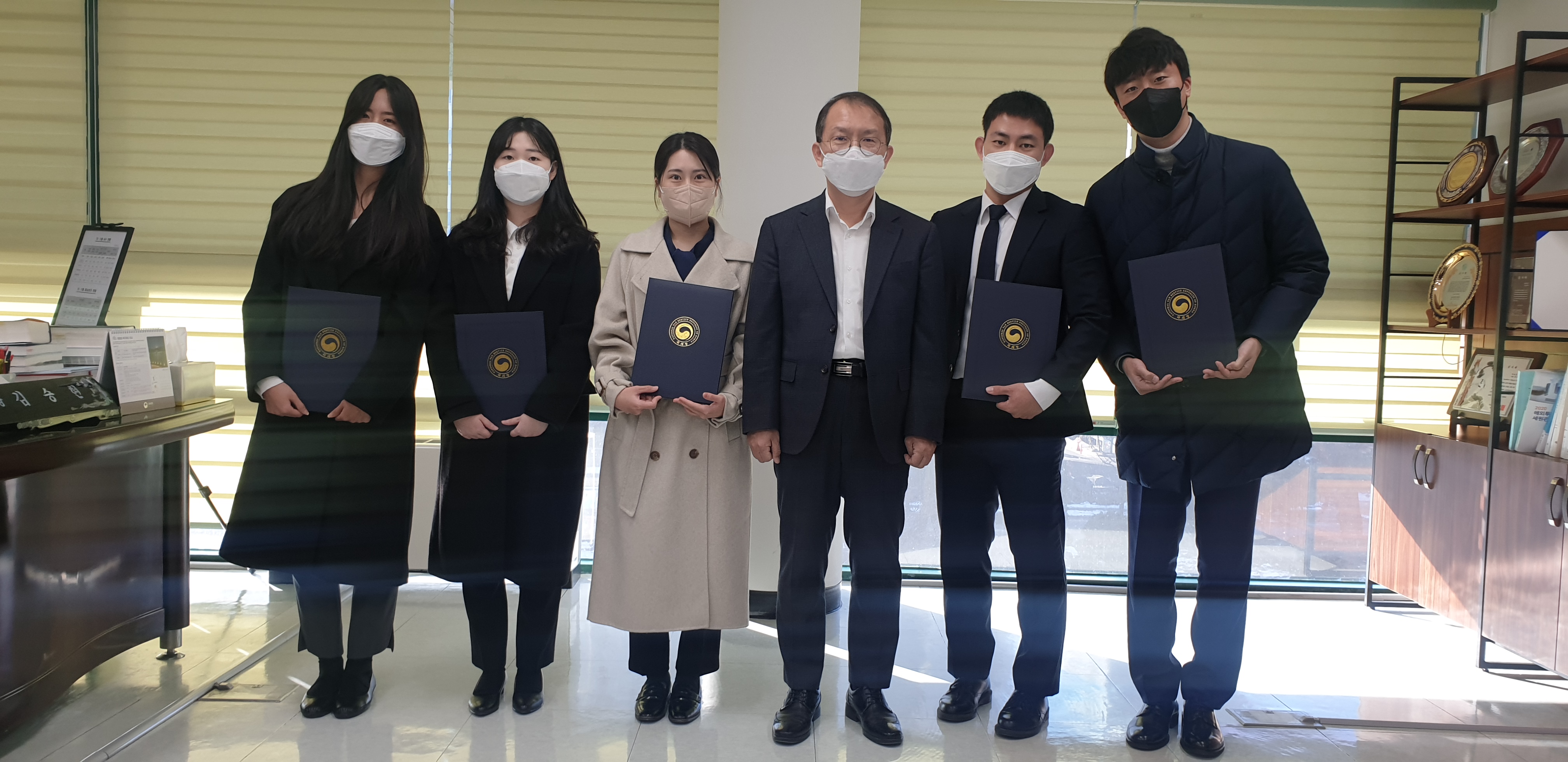 신규직원 임명장 수여.jpg