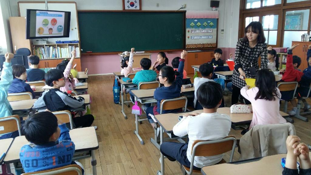 정답을 맞춘 친구에게 다 같이 박수를~!!짝짝