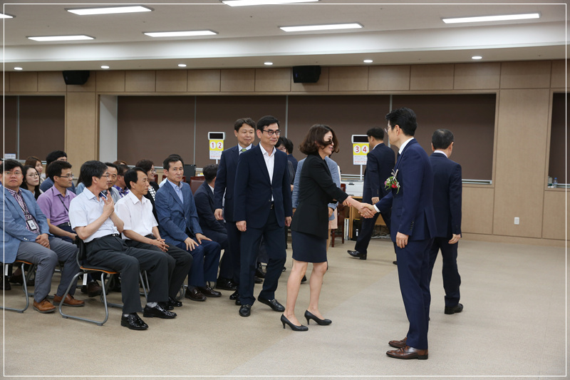 직원들과 상견례