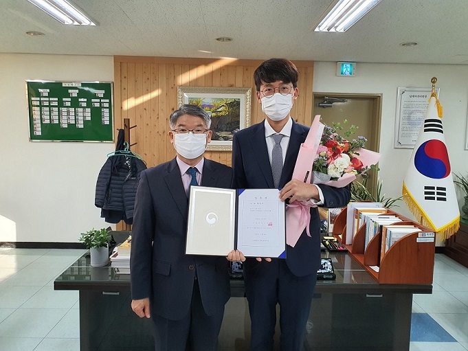 신규직원 임명장 수여