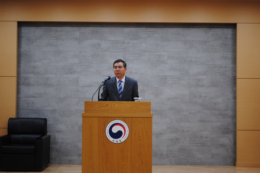 박종태 서장이 청렴교육을 진행하고 있는 모습입니다