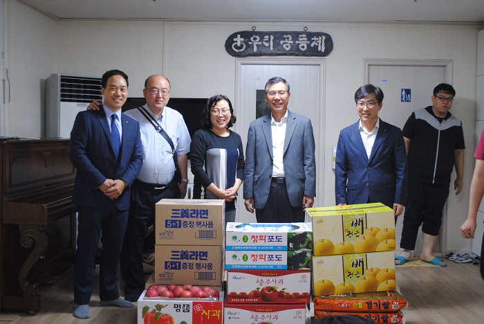 우리공동체 원장님과 함께 한 사진입니다.