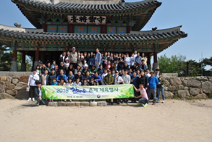 전직원이 함께 찍은 단체사진입니다.