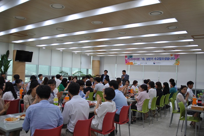 노고치하 행사를 하는 모습입니다.